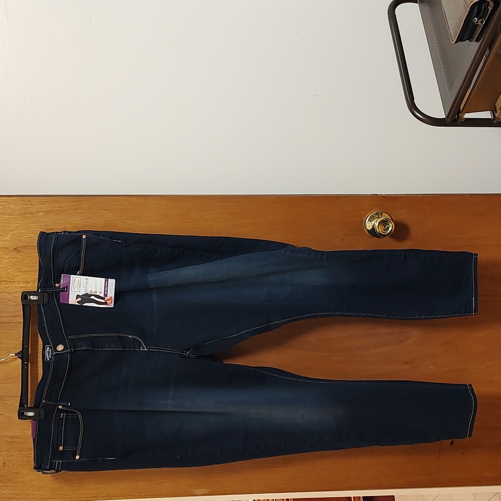 Ladies Levi Strauss Mid-Rise Skinny Jean's  28 Medium